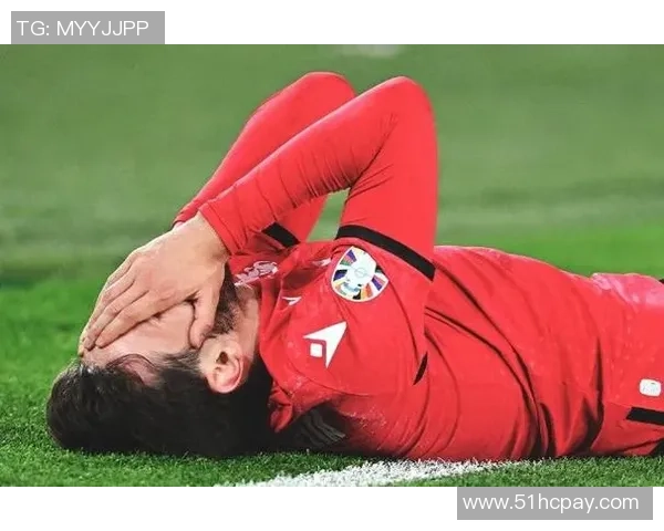 神秘面具足球球星崛起绿茵场展现独特风采引发全球热议